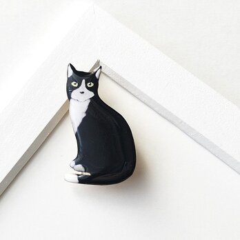 白黒猫 オスワリ ブローチの画像