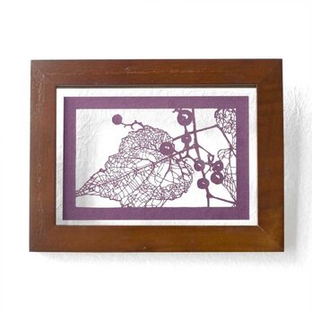 切り絵 野葡萄 葉 フローターフレーム 吊り・置き兼用 透明 額縁 深紫の色渋紙の画像