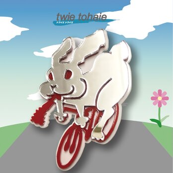 うさぎブローチon自転車 リフレクションブローチの画像