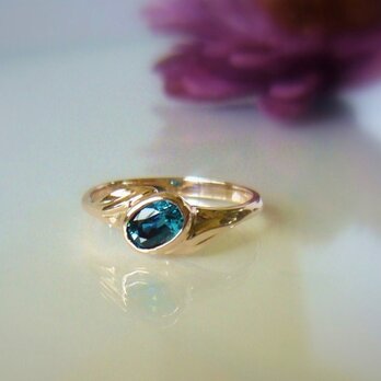 青いジルコンの指輪　の画像