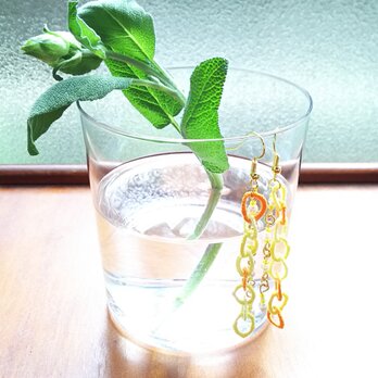 刺繍糸とビーズのピアス／イヤリング『オレンジ系・1』の画像