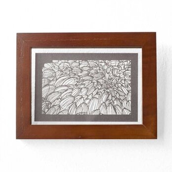 切り絵 菊 フローターフレーム 吊り・置き兼用 透明 額縁 濃灰の色渋紙の画像