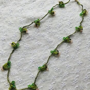 シルクタッチのポリエステル糸で編んだネックレスの画像