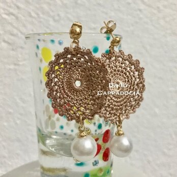 パールビーズ付き刺繍のピアス　ロワイヤル・ ダスティピンクの画像