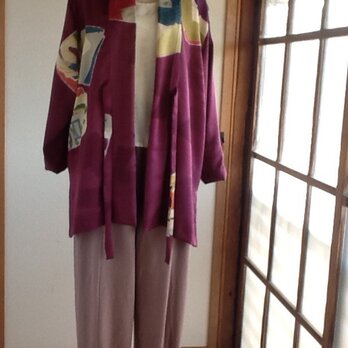 紫に模様が素敵な羽織る感覚のコートの画像