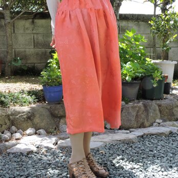 着物リメイク　珊瑚色のギャザースカートの画像