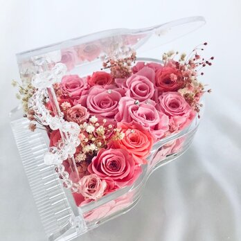 【プリザーブドフラワー／グランドピアノシリーズ】優しいエレガントなピンクの薔薇の愛の画像