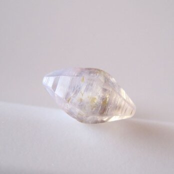 ピンクホワイトサファイアの結晶原石ピアス/Srilanka　片耳   14kgfの画像