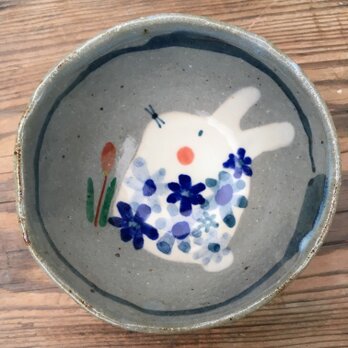 再出品・小さいご飯茶碗「青い花うさぎ」の画像