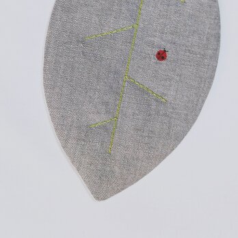 葉っぱのコースター・てんとう虫