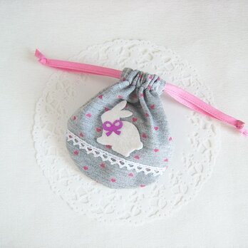 かわいいうさぎのミニ巾着袋（グレー地ピンクのハート柄）の画像