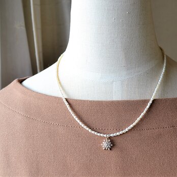 結晶モチーフのベビーパールネックレス