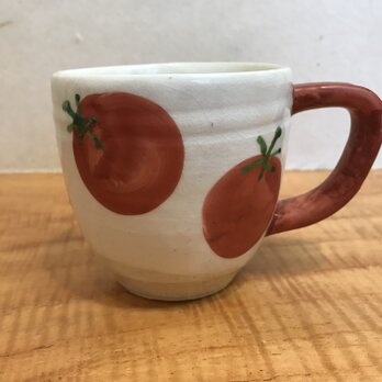 トマトのマグカップの画像