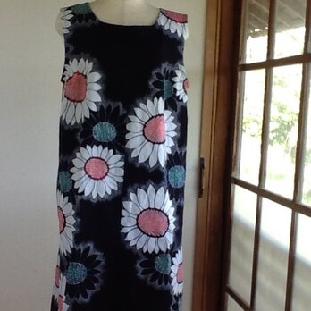 紺色にひまわりが素敵なワンピース
