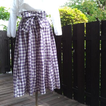 播州織ギンガムチェックリボン付き１６枚はぎフレアギャザースカート（白×パープル）の画像