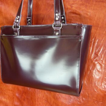 濃いワインカラーのトートバッグ