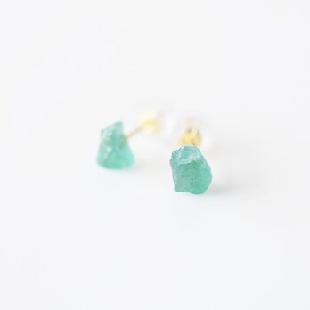 原石ピアス／エメラルド