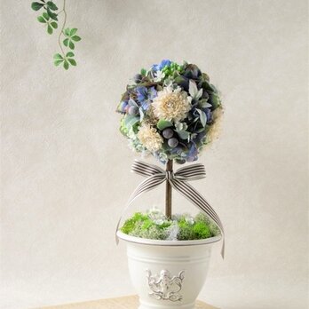 紫陽花とマムのトピアリー（アンティークブルー）【アーティフィシャルフラワー】【ご結婚祝い　開店祝い　ギフト】の画像
