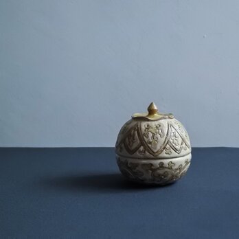 唐草丸蓋物 中 C