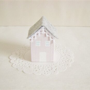 可愛いパステルカラーの小さいお家の置物（パープル）の画像