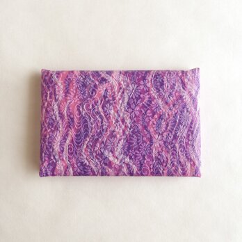 絹手染カード入れ（縦波・ピンク紫）の画像