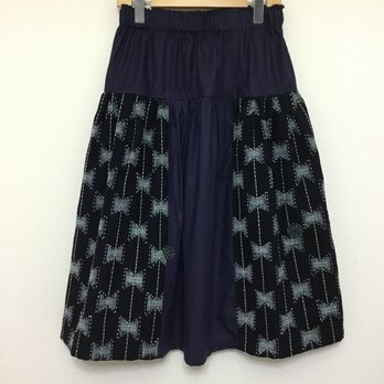 ◆手織り藍染絣襤褸BORO 刺し子リボン柄サークルパッチミモレ丈ギャザースカート フリーサイズの画像