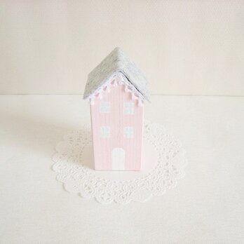 可愛いパステルカラーの小さいお家の置物（ピンク）の画像