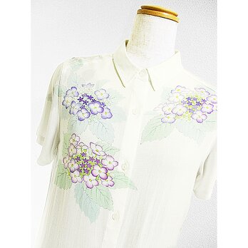 半袖シャツ（ロング丈）（とろ～り生地）（紫陽花）（生成の白色）の画像