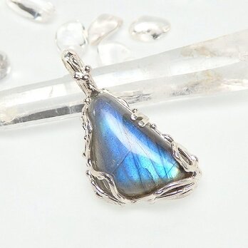 ラブラドライトの波型フレームペンダント