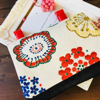 『花刺繍風×デニム』　おしゃれなキッズの為の移動ポケット　の画像