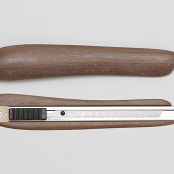 右利き用木製カッターナイフ（ウォールナット）の画像
