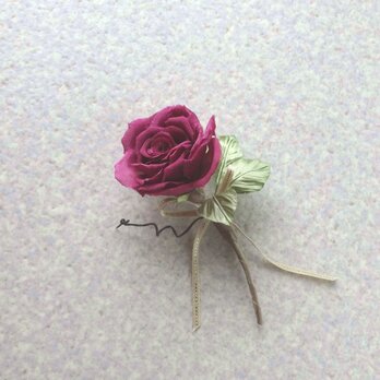 一輪の赤い薔薇 c * シルクデシン製 * コサージュの画像