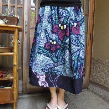 絞り染めゆかたｄｅリメイクスカート☆藍に色使いが個性的79㎝丈