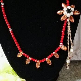 ブリジッド　赤の情熱　(赤の花モチーフ、カットビーズのネックレス)の画像