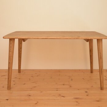 無垢クリ（栗の木）樽型の優しい形のダイニングテーブル・アンティーク仕上げの画像