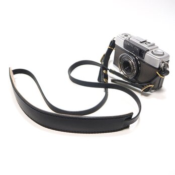 カメラストラップ おしゃれ デジカメ コンパクトカメラ用の金具付き 革 日本製オイルヌメ革使用 ブラックの画像