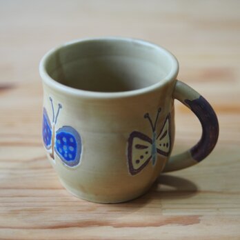蝶模様のコーヒーカップ　の画像