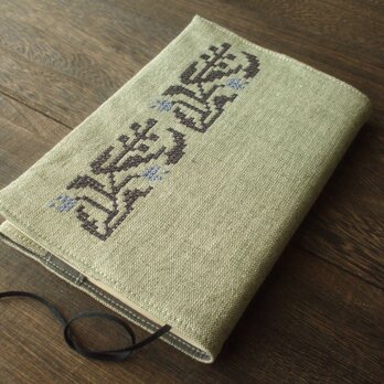 クロスステッチ花刺繍の文庫本ブックカバー　カーキグリーンの画像