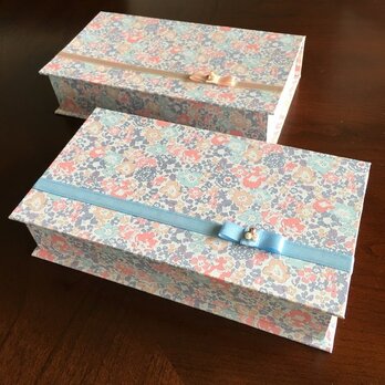 リバティプリントのブック型BOX（pale blue）の画像