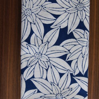 天然藍の型染め手拭い 大白花　の画像
