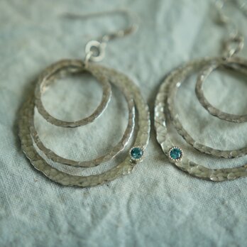 ビックスリーサークル槌目ピアス☆天然ブルージルコン入り