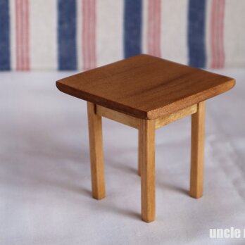 ドール用テーブル小（色：チェスナット）　1/12ミニチュア家具の画像