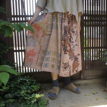 手ぬぐいリメイク☆柿渋鉄媒染で大人色の楽しいスカート♪の画像