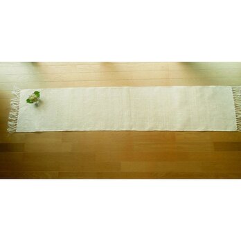 ２）真っ白のリネンの手織りテーブルランナーの画像