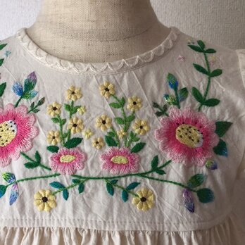 おめかし刺繍ワンピース　大きな花の刺繍　size90の画像