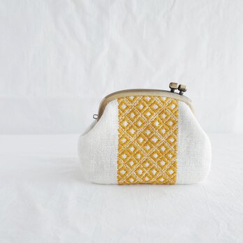 【リネンこぎん刺し】横ひねりがま口ポーチ　（小）黄