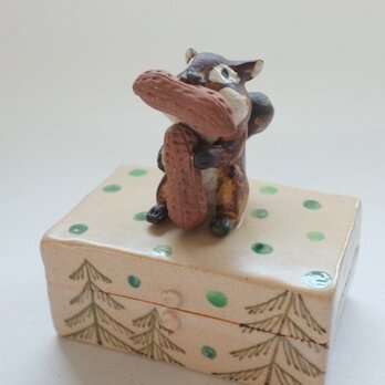 陶ハコ「食いしん坊リス」の画像
