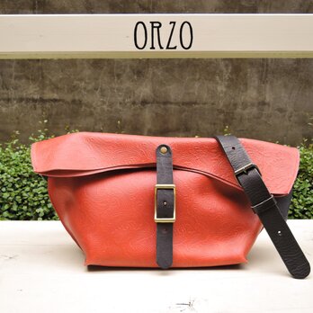 【ORZO】神戸 型押しレザー ショルダーBAG メッセンジャー(S) ペイズリー レッド OR320pSの画像