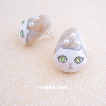 【再販】14kgf♡lady white catの耳飾り♡peridot colorの画像
