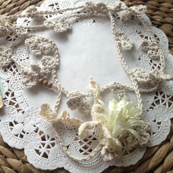 綿麻　かぎ編みお花のネックレスの画像